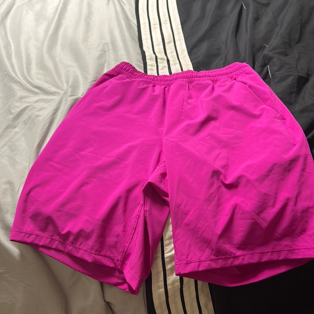 Men’s size medium lined shorts lululemon